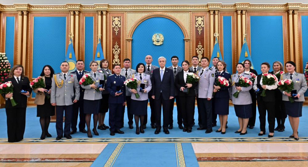 Президент қызметкерлерге пәтер кілтін табыстады