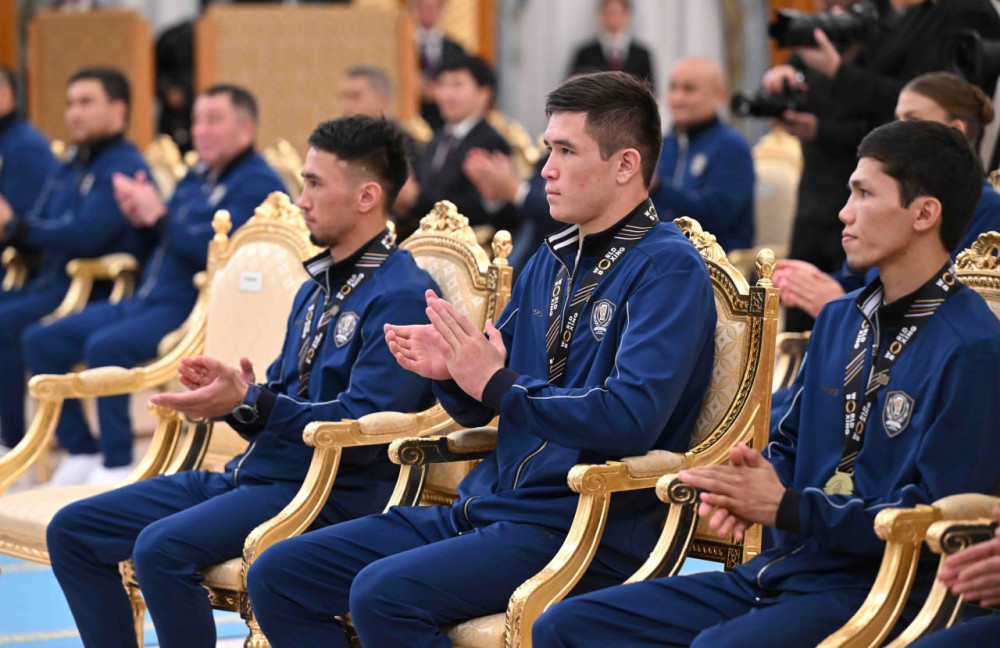 Тоқаев әлем чемпиондарын марапаттады: Әнұранымыз жеті рет шырқалған тарихи жеңіс
