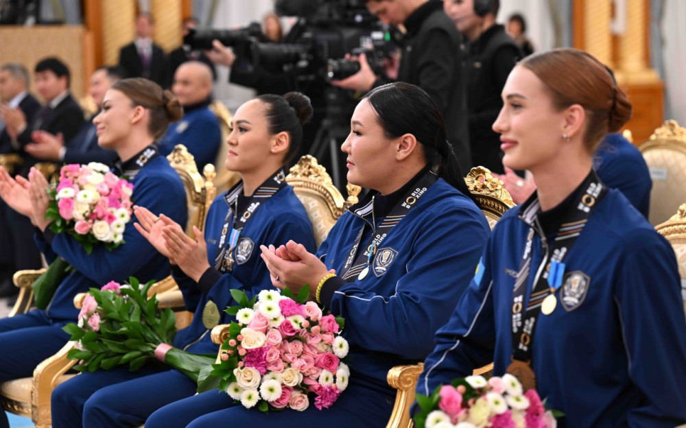 Тоқаев әлем чемпиондарын марапаттады: Әнұранымыз жеті рет шырқалған тарихи жеңіс