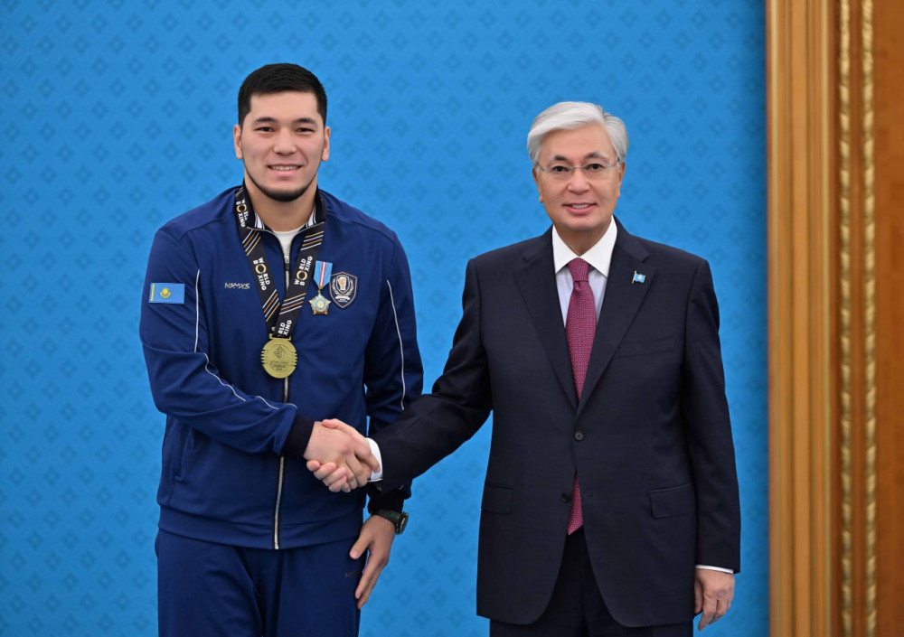 Президент әлем чемпионатында топ жарған боксшылар мен бапкерлерді марапаттады