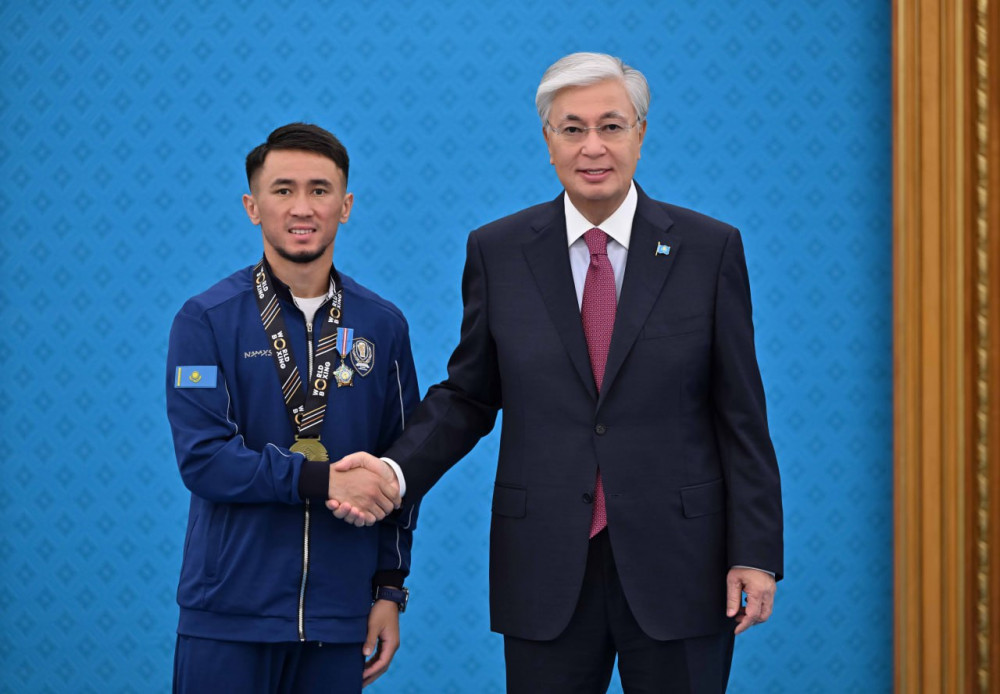 Президент әлем чемпионатында топ жарған боксшылар мен бапкерлерді марапаттады