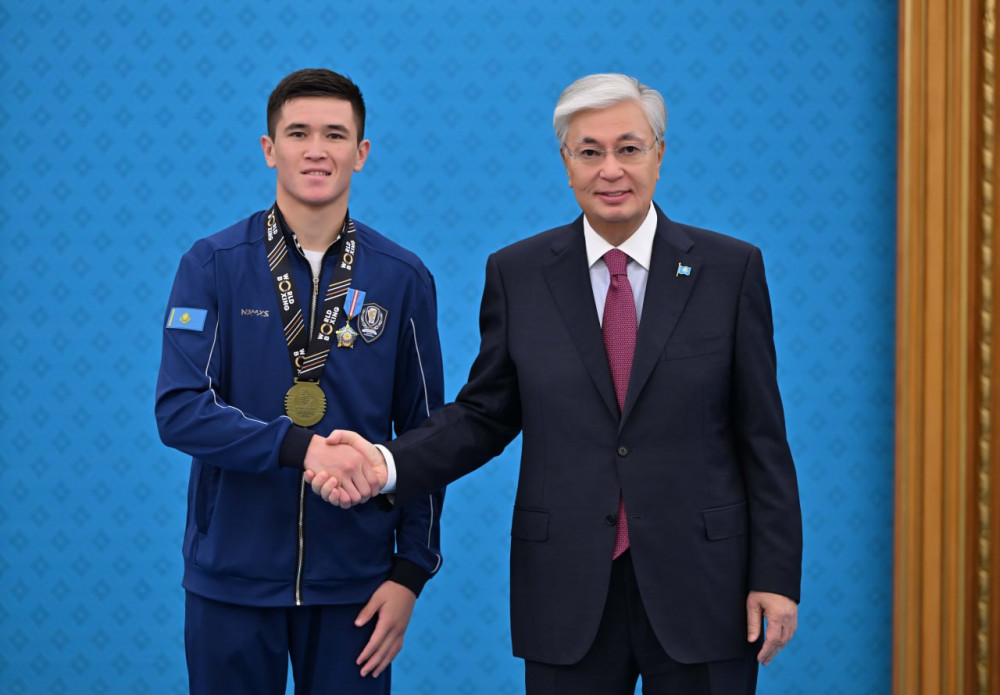 Президент әлем чемпионатында топ жарған боксшылар мен бапкерлерді марапаттады