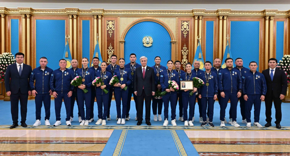 Президент әлем чемпионатында топ жарған боксшылар мен бапкерлерді марапаттады