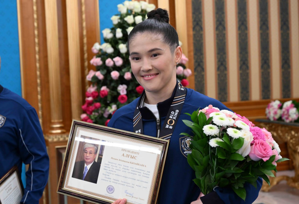 Президент әлем чемпионатында топ жарған боксшылар мен бапкерлерді марапаттады