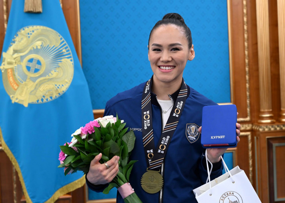 Президент әлем чемпионатында топ жарған боксшылар мен бапкерлерді марапаттады