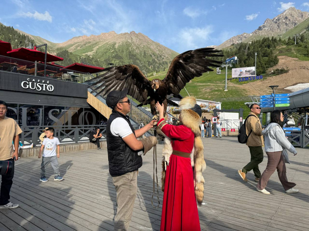 "Қазақтар өте ашық, қарапайым әрі жомарт": Қазақстан қытай туристерін несімен тартады