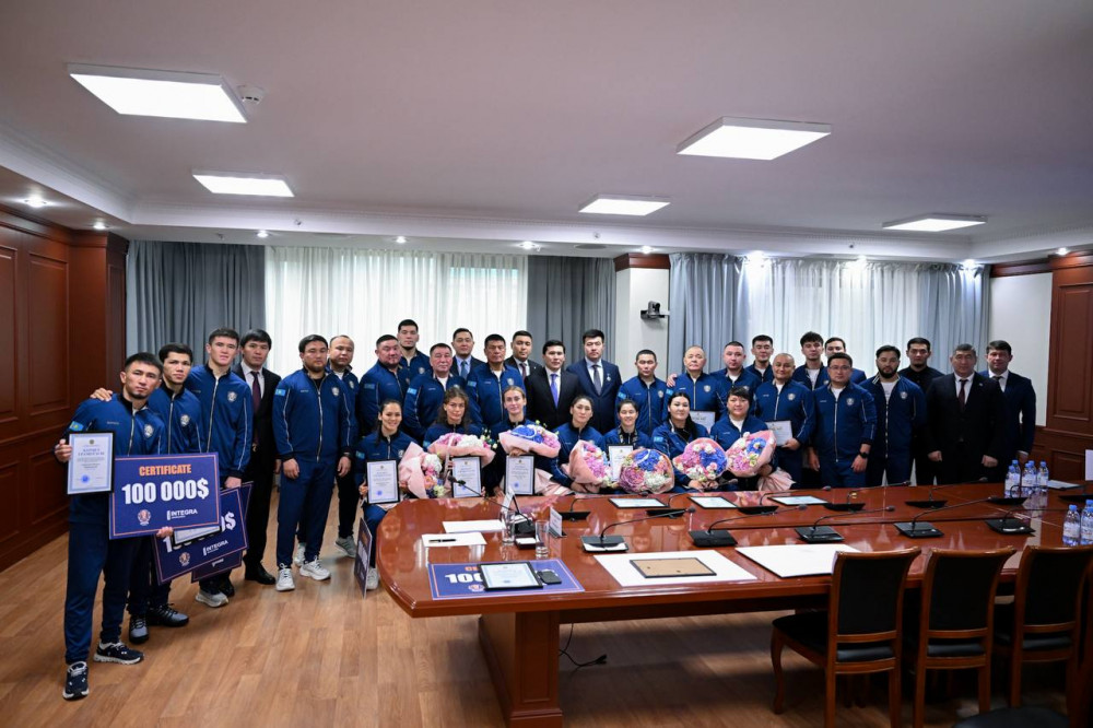 Әлем чемпиондарына құрмет: Қазақстан боксшылары марапатталды