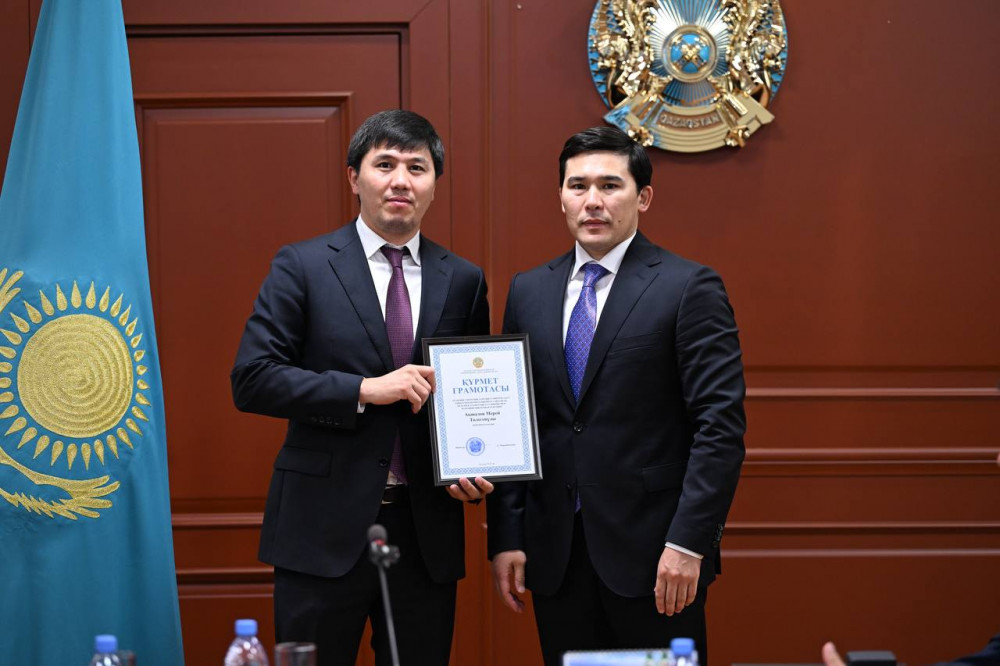 Әлем чемпиондарына құрмет: Қазақстан боксшылары марапатталды