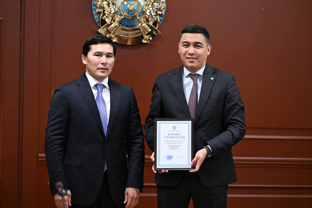 Әлем чемпиондарына құрмет: Қазақстан боксшылары марапатталды