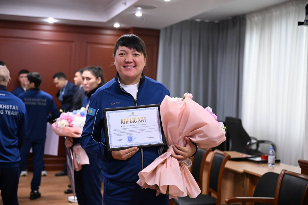 Әлем чемпиондарына құрмет: Қазақстан боксшылары марапатталды