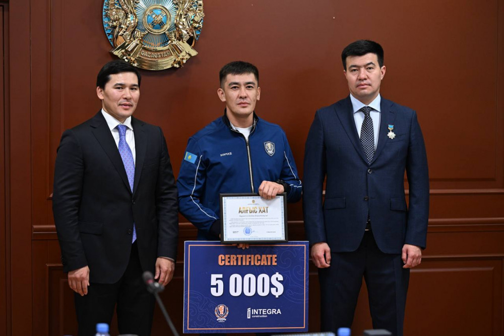 Әлем чемпиондарына құрмет: Қазақстан боксшылары марапатталды