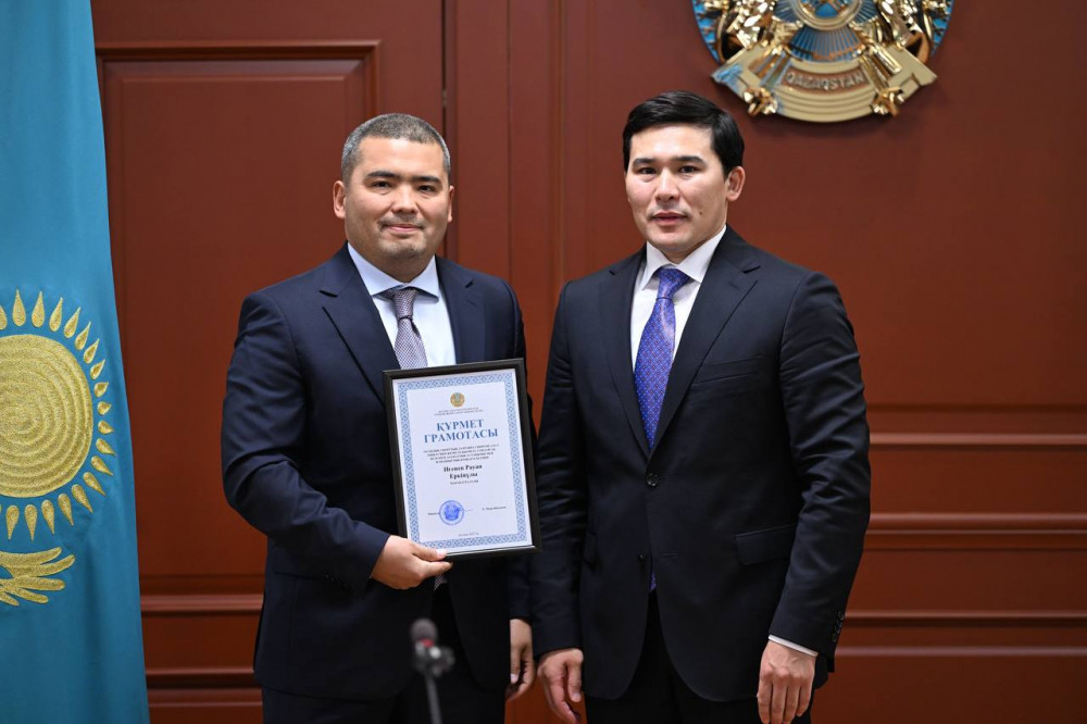 Әлем чемпиондарына құрмет: Қазақстан боксшылары марапатталды