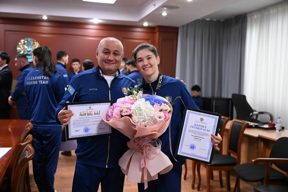 Әлем чемпиондарына құрмет: Қазақстан боксшылары марапатталды