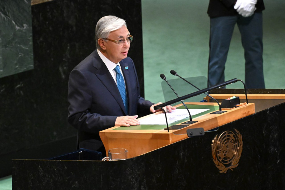 Әлемде: Тоқаевтың экобастамасы, Трамптың қатаң сыны, Зеленскийдің шешімі