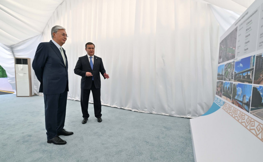 Астана әкімі Тоқаевқа "Мыңжылдық" аллеясын көрсетті