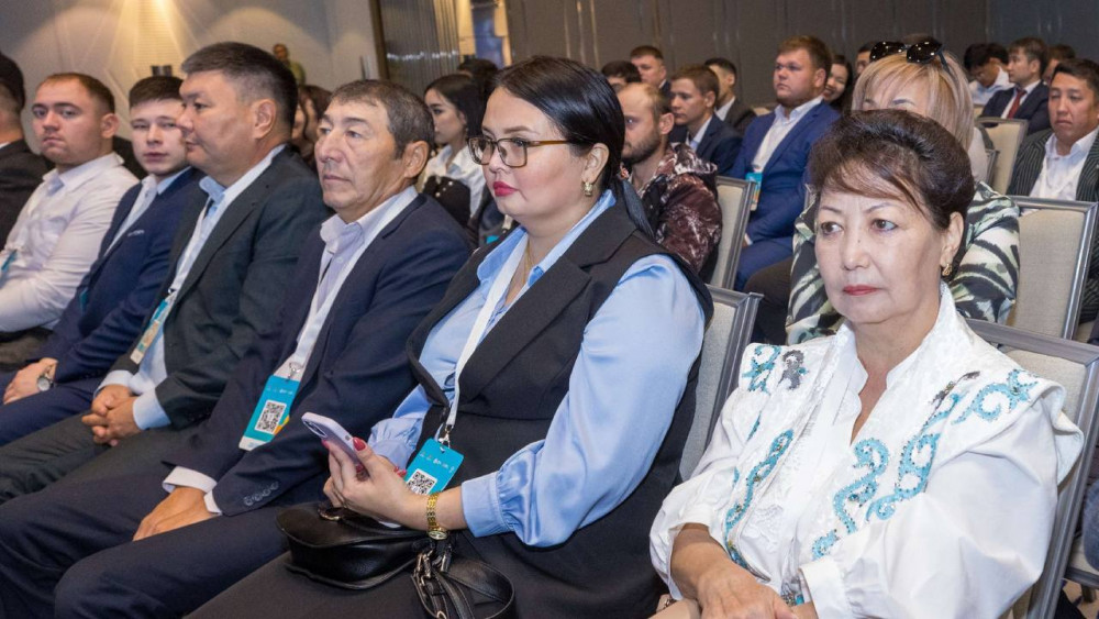 Еңбек күні: Олжас Бектенов Президент атынан жұмысшы мамандық өкілдерін марапаттады