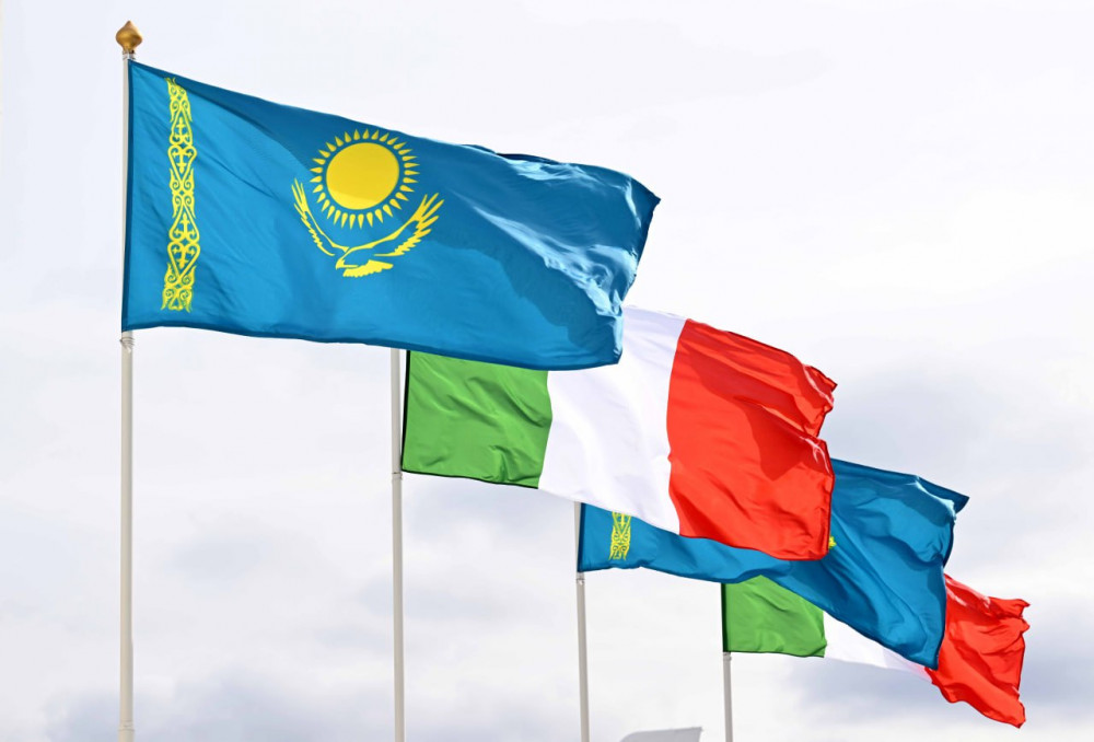 Мемлекет басшысы Италия президентін шығарып салды