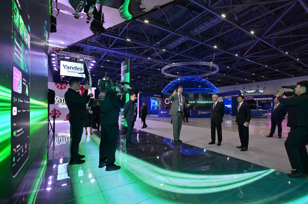 Мемлекет басшысы цифрлық шешімдер көрмесіне барды