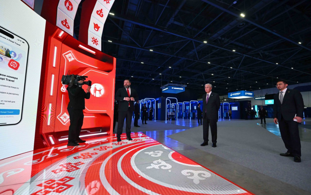 Мемлекет басшысы цифрлық шешімдер көрмесіне барды