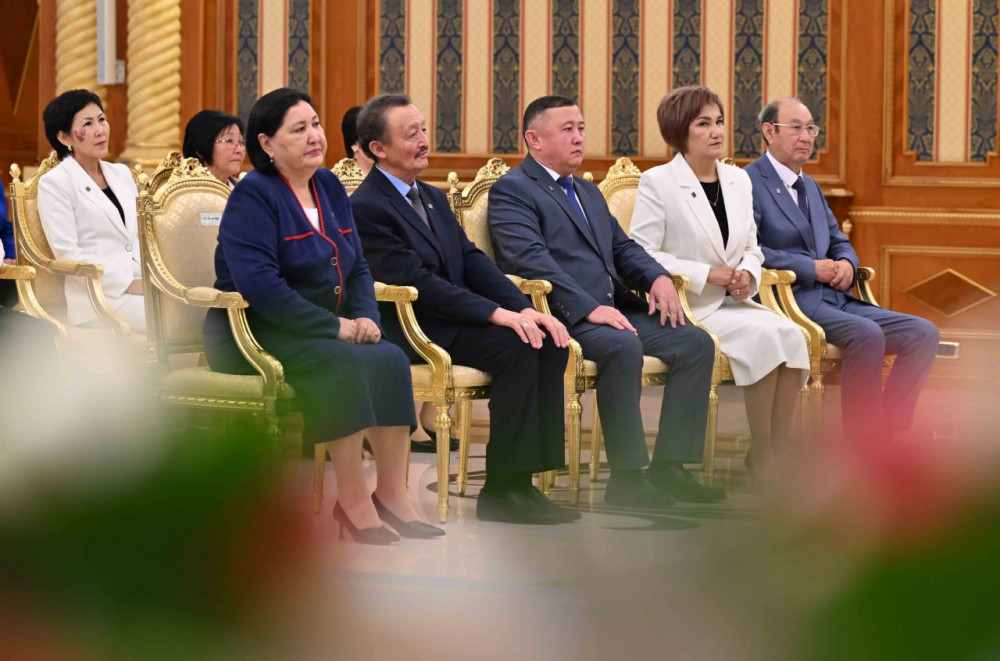 Президент алдағы Ұстаздар күнімен құттықтады