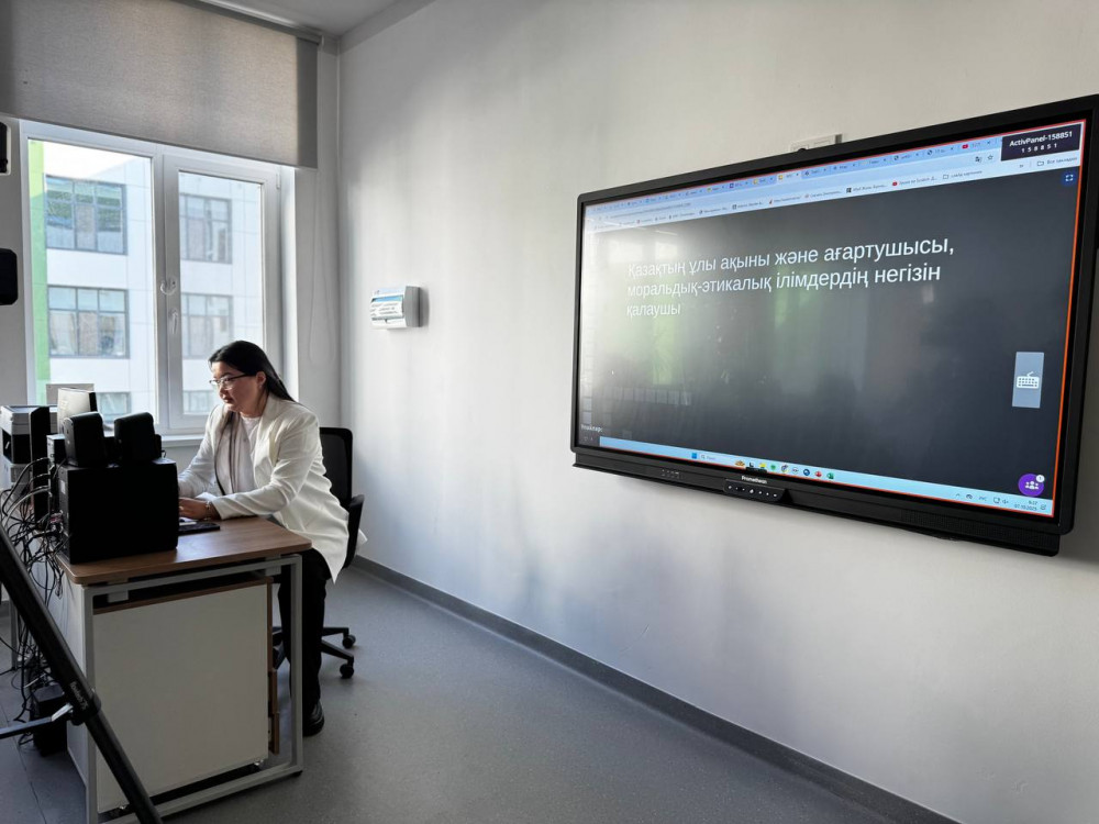 ЖИ мектепке қажет пе? Жас ұстаз тәжірибесін бөлісті