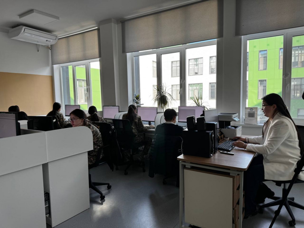 ЖИ мектепке қажет пе? Жас ұстаз тәжірибесін бөлісті