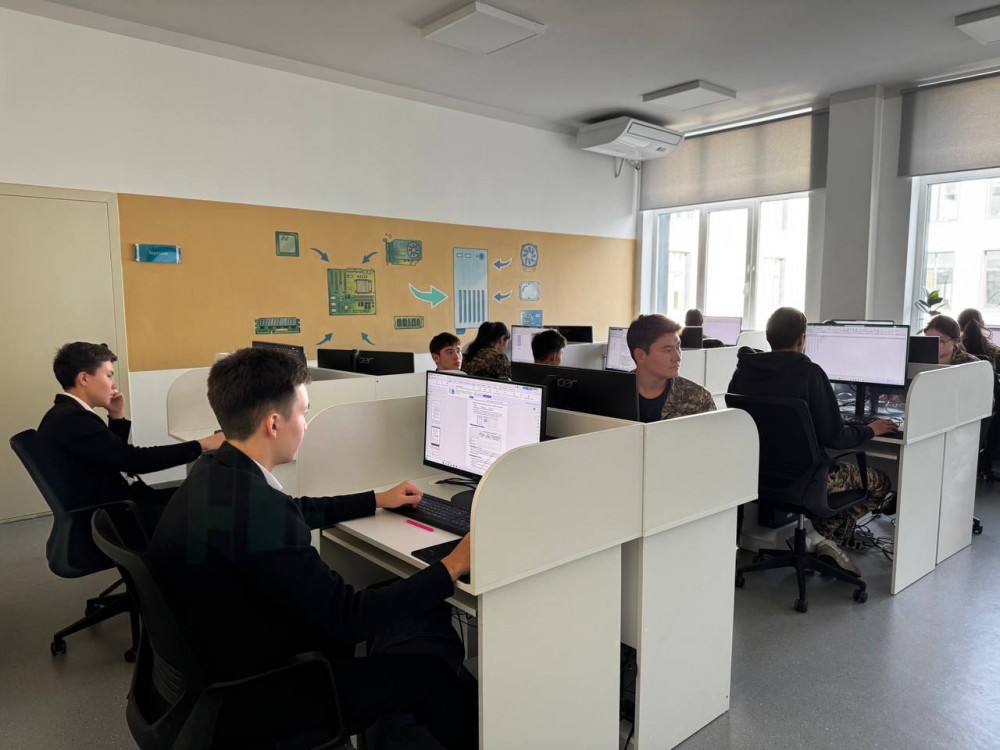 ЖИ мектепке қажет пе? Жас ұстаз тәжірибесін бөлісті