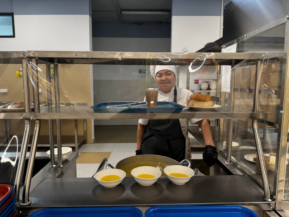 Мектептің “цифрлы” асханасы қалай жұмыс істейді? Фоторепортаж