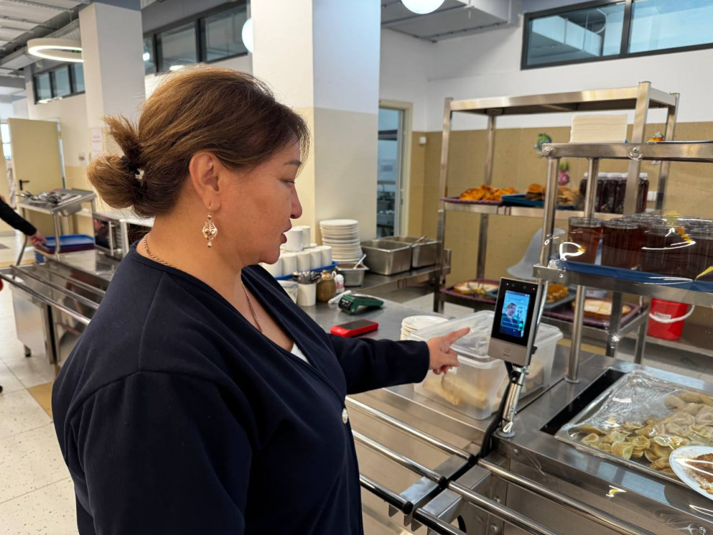 Мектептің “цифрлы” асханасы қалай жұмыс істейді? Фоторепортаж