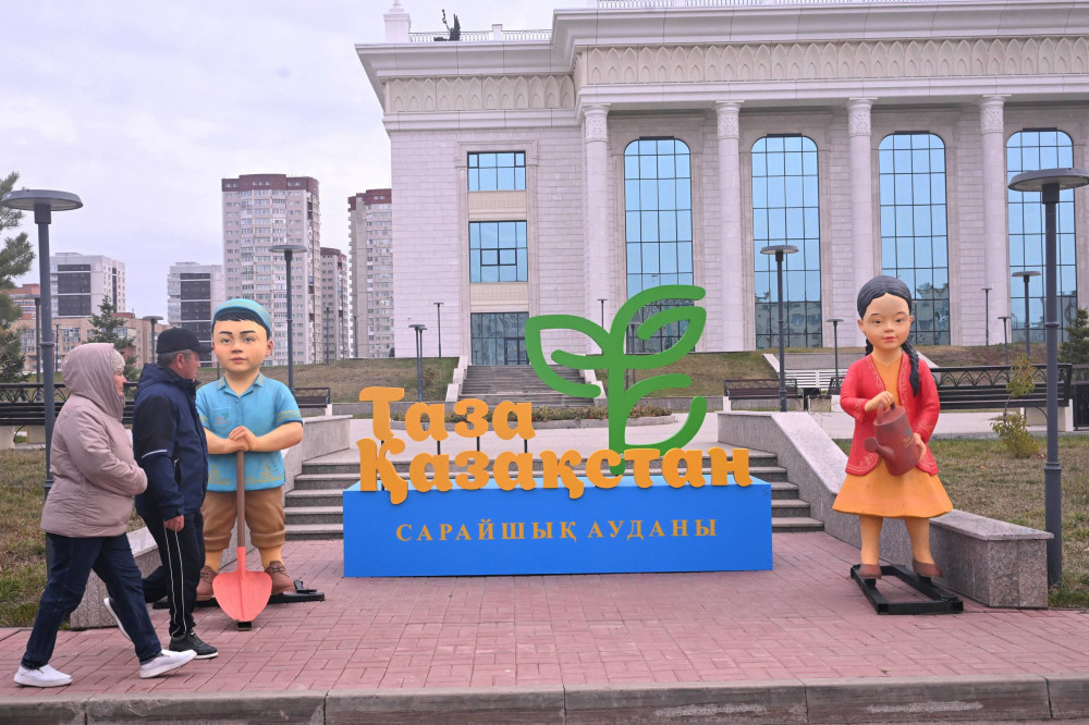 Мәжіліс депутаттары Астанада 140 түп ағаш отырғызды