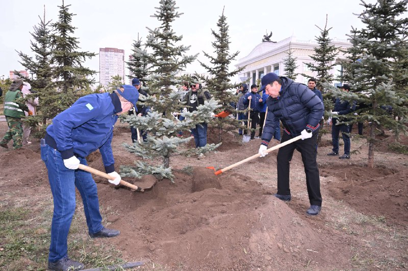 Мәжіліс депутаттары Астанада 140 түп ағаш отырғызды