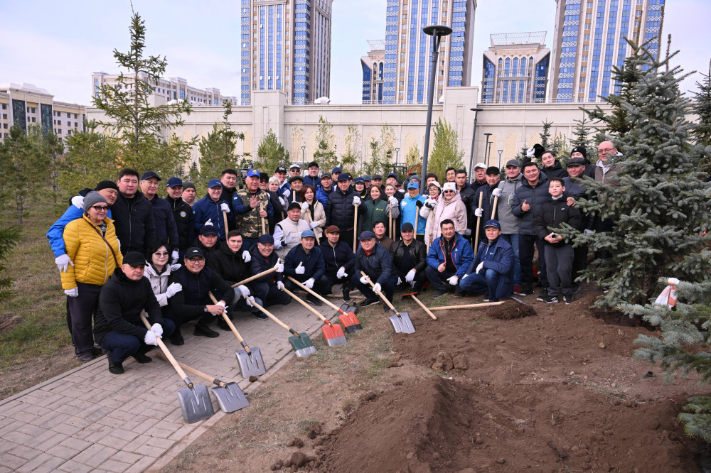 Мәжіліс депутаттары Астанада 140 түп ағаш отырғызды