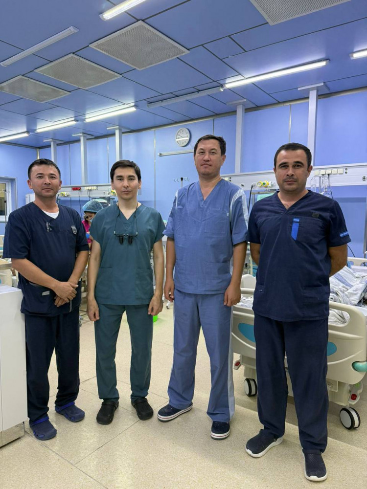 Қазақстандық дәрігерлер өзбекстандық науқастарға 17 күрделі ота жасады