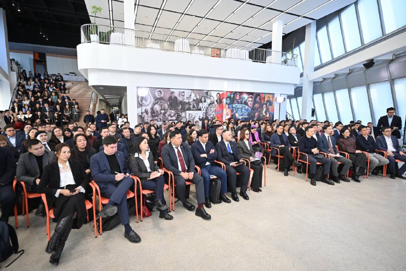 Астанада Талдау мектебінің бесінші легінің алғашқы дәрістері өтті