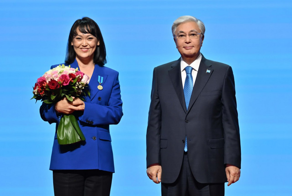 Қасым-Жомарт Тоқаев қоғам қайраткері Вагит Алекперовті І дәрежелі "Барыс" орденімен марапаттады