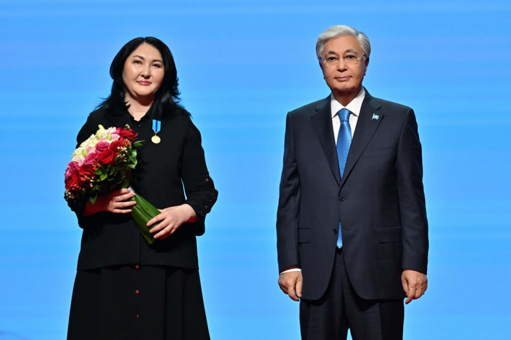 Қасым-Жомарт Тоқаев қоғам қайраткері Вагит Алекперовті І дәрежелі "Барыс" орденімен марапаттады