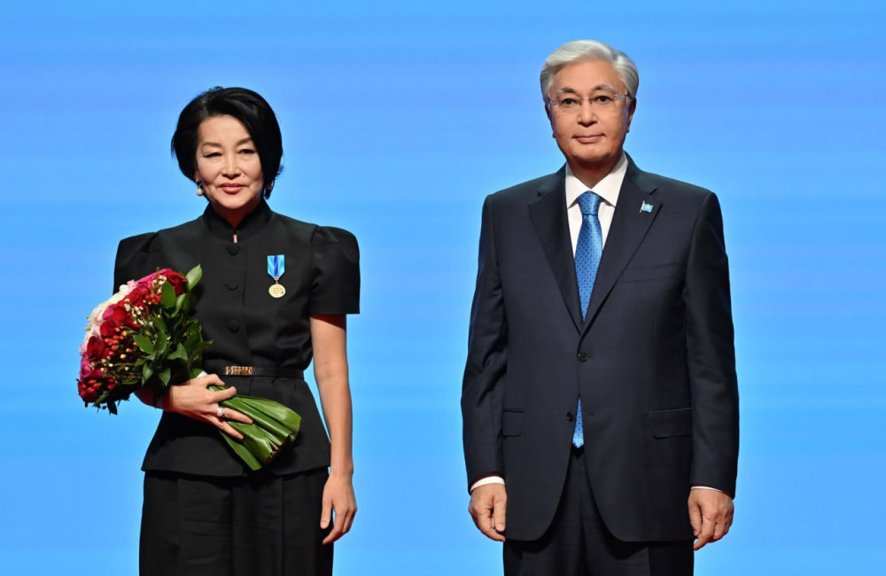 Қасым-Жомарт Тоқаев қоғам қайраткері Вагит Алекперовті І дәрежелі "Барыс" орденімен марапаттады