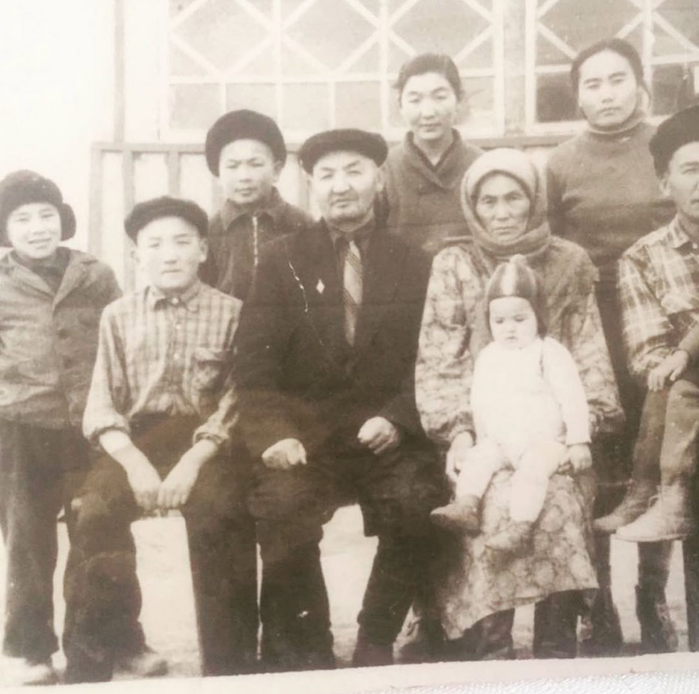 "Өлгеніңе сенбеймін": Депутат көпшілікті жылатқан оқиғаны баяндады