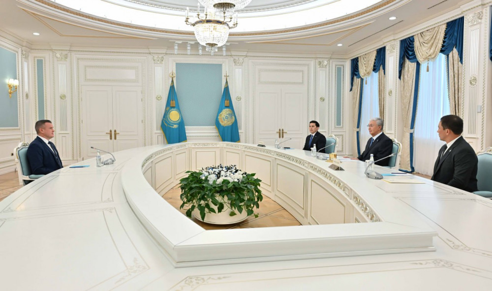 Отбасындағы секс пен нудизмді көрсететін отандық порно видеоларды қараңыз