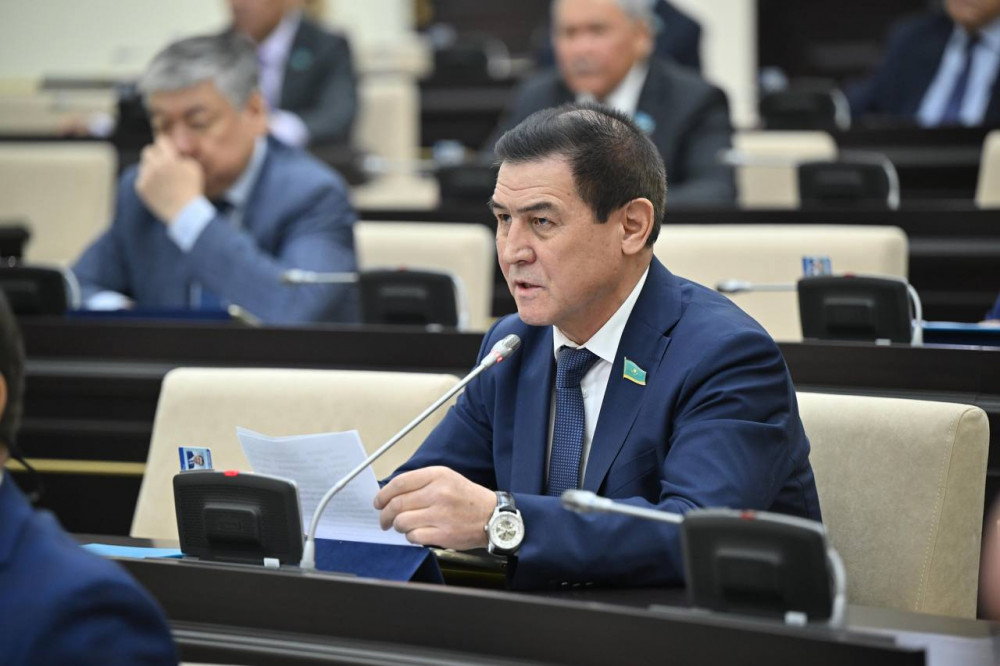 Оқушыдан депутатқа дейін: Республика күні сіз үшін қандай мереке?