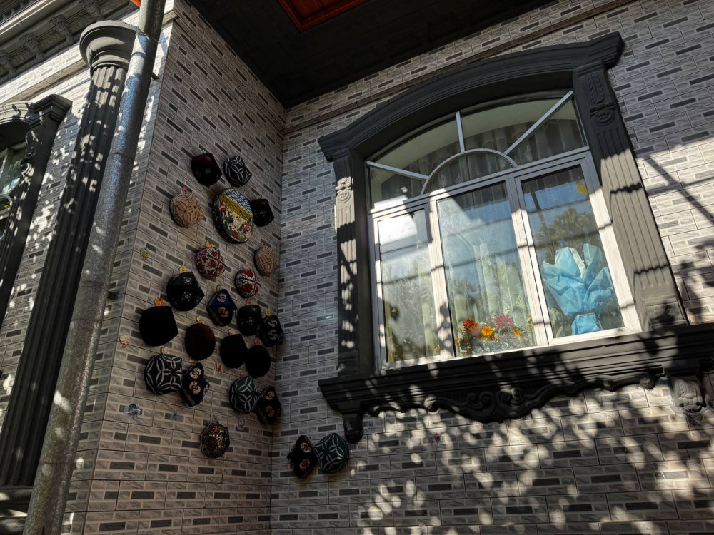 400 мың теңге зейнетақы және тегін білім: Қытай қазақтарының өмірі