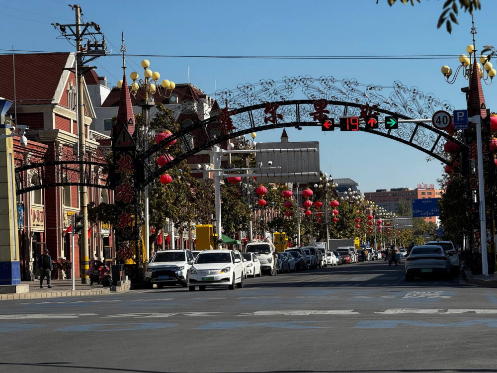 Киім, техника, көлік: Қорғастан не сатып алуға болады?