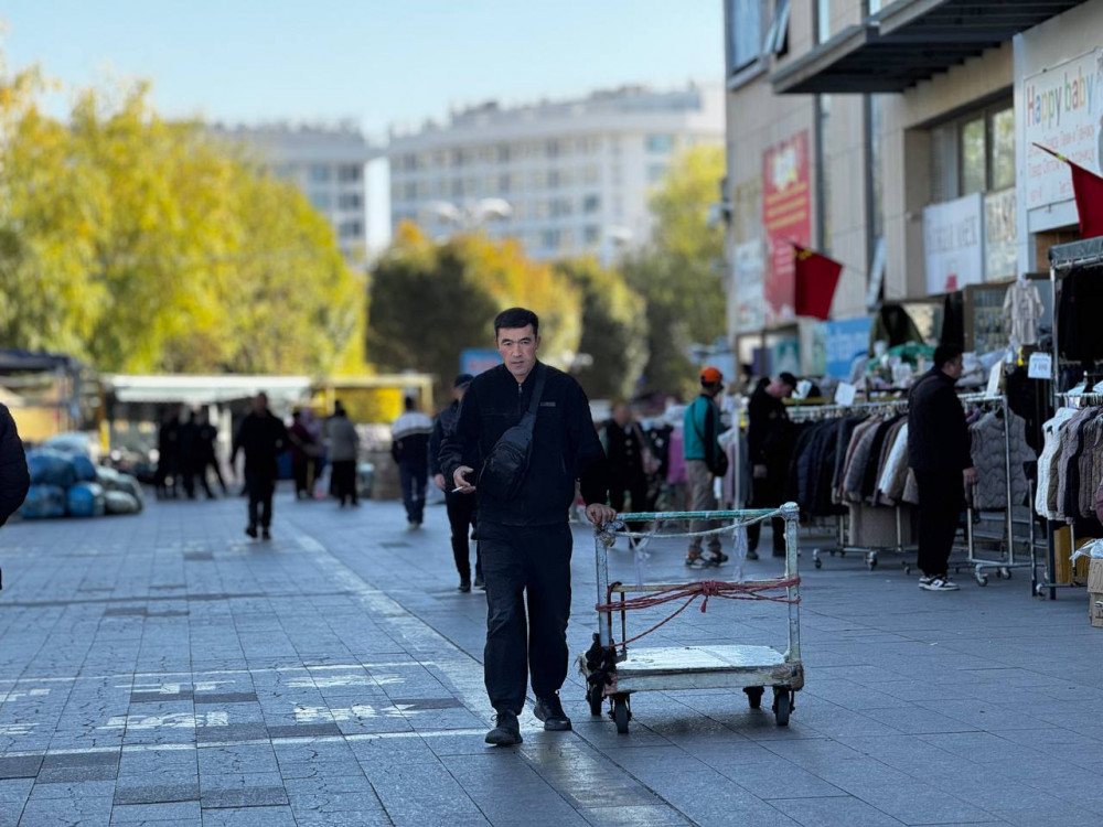 Киім, техника, көлік: Қорғастан не сатып алуға болады?
