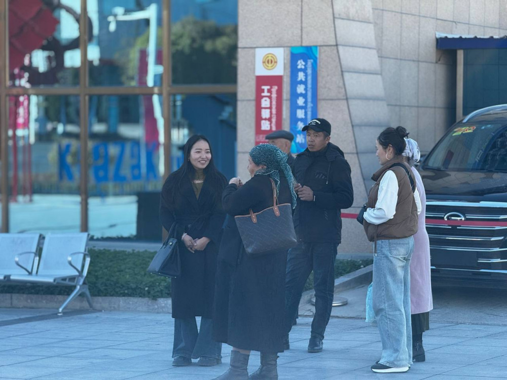 Киім, техника, көлік: Қорғастан не сатып алуға болады?