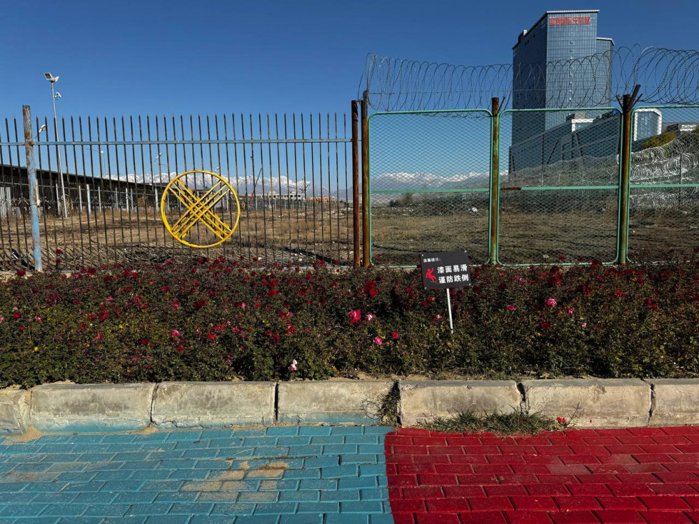 Киім, техника, көлік: Қорғастан не сатып алуға болады?