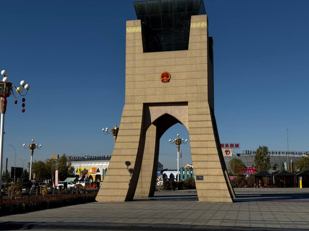 Киім, техника, көлік: Қорғастан не сатып алуға болады?