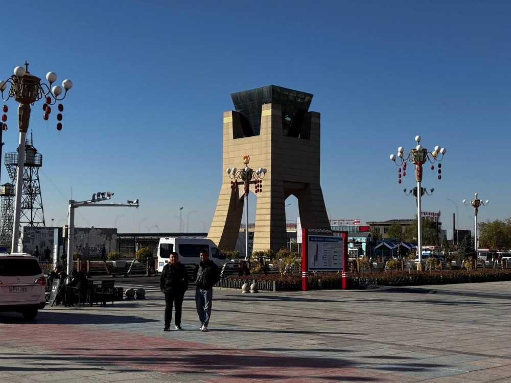 Киім, техника, көлік: Қорғастан не сатып алуға болады?