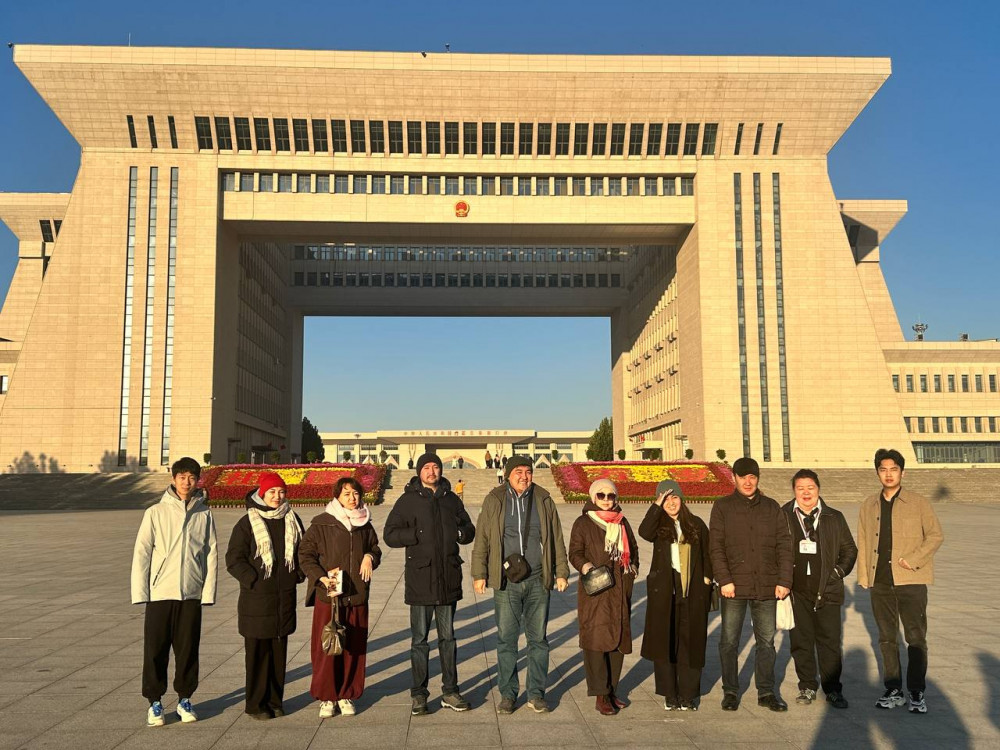 Киім, техника, көлік: Қорғастан не сатып алуға болады?