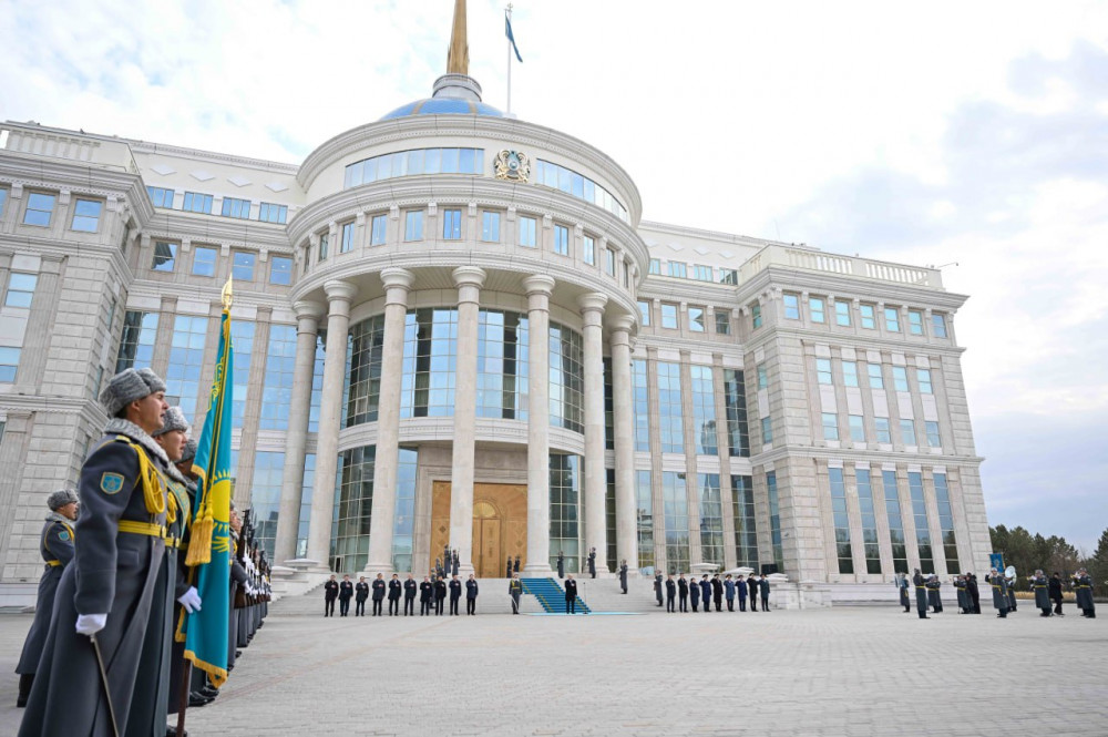 Президент Мемлекеттік ту көтеру рәсіміне қатысты