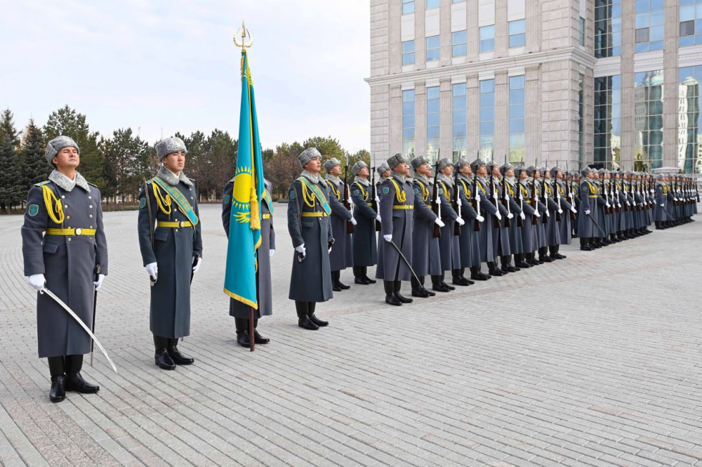 Президент Мемлекеттік ту көтеру рәсіміне қатысты
